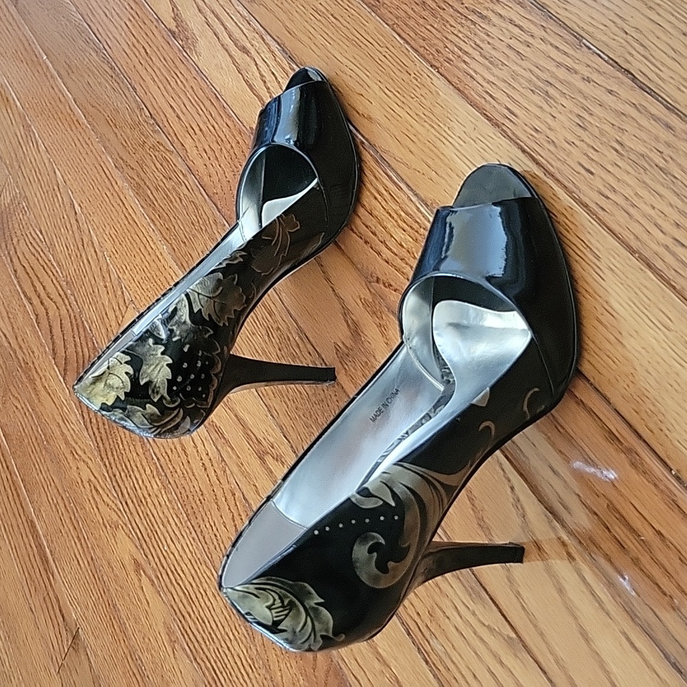 BAKERS peep-toe heels